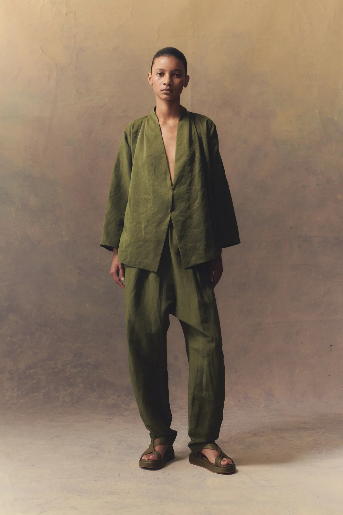 Ama, pantalón en lino y seda verde