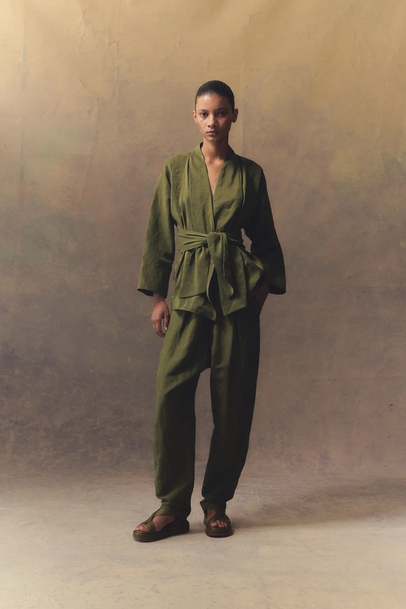 Ama, pantalón en lino y seda verde