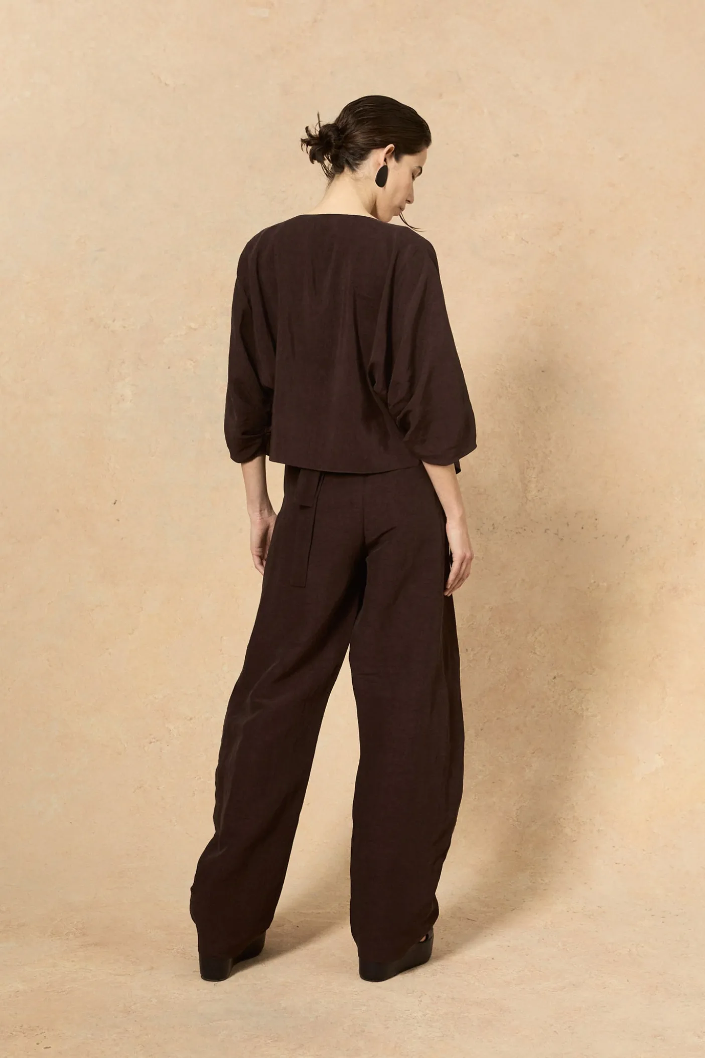 Arco, pantalon en lino y cupro burdeos