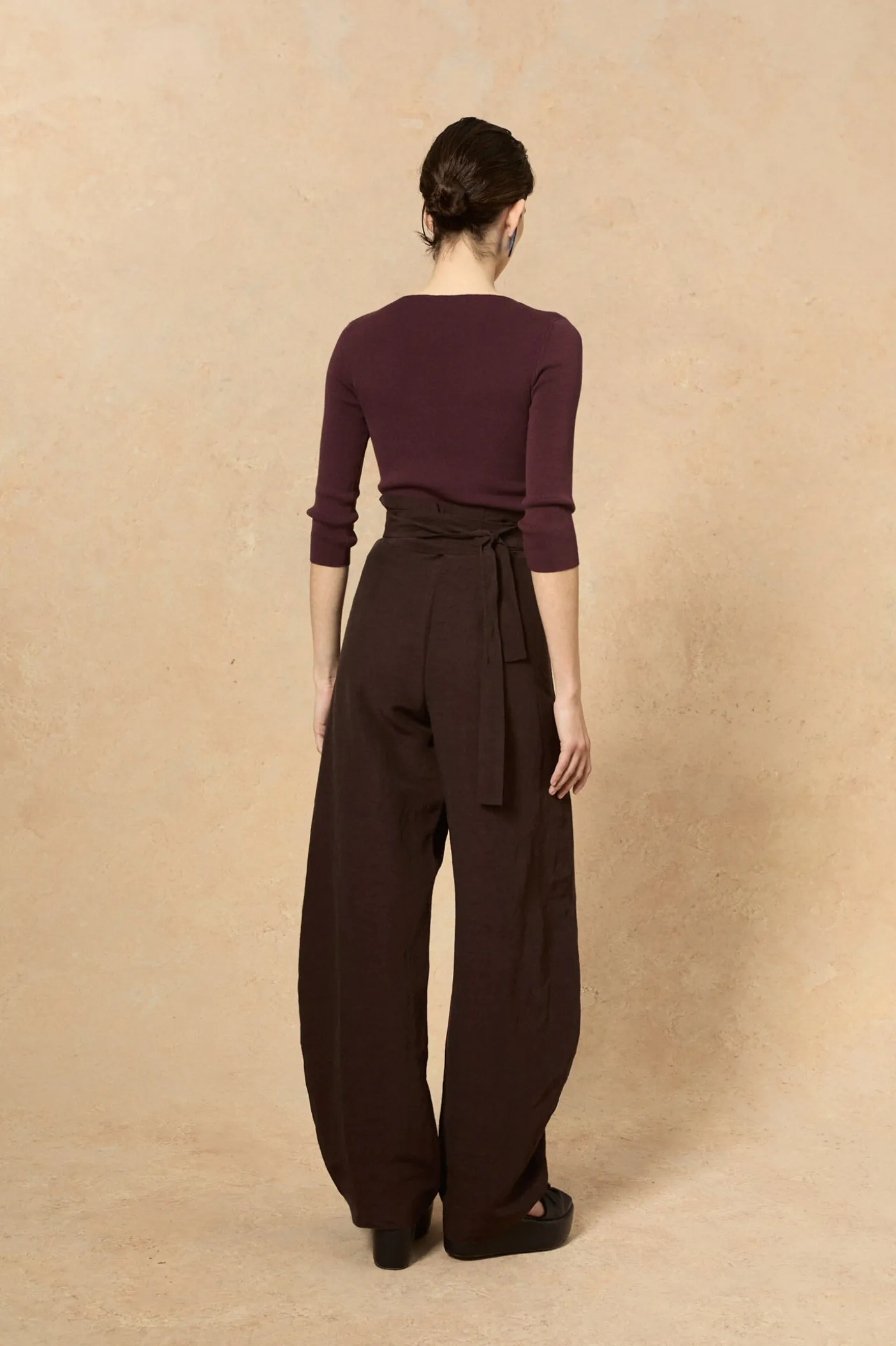 Arco, pantalon en lino y cupro burdeos