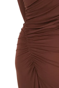 Babar, vestido asimetrico en cupro stretch granate