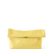 Delhi L, clutch grande en cuero amarillo