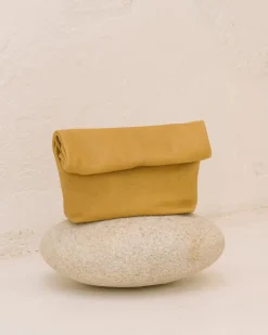 Delhi S, clutch de cuero mostaza