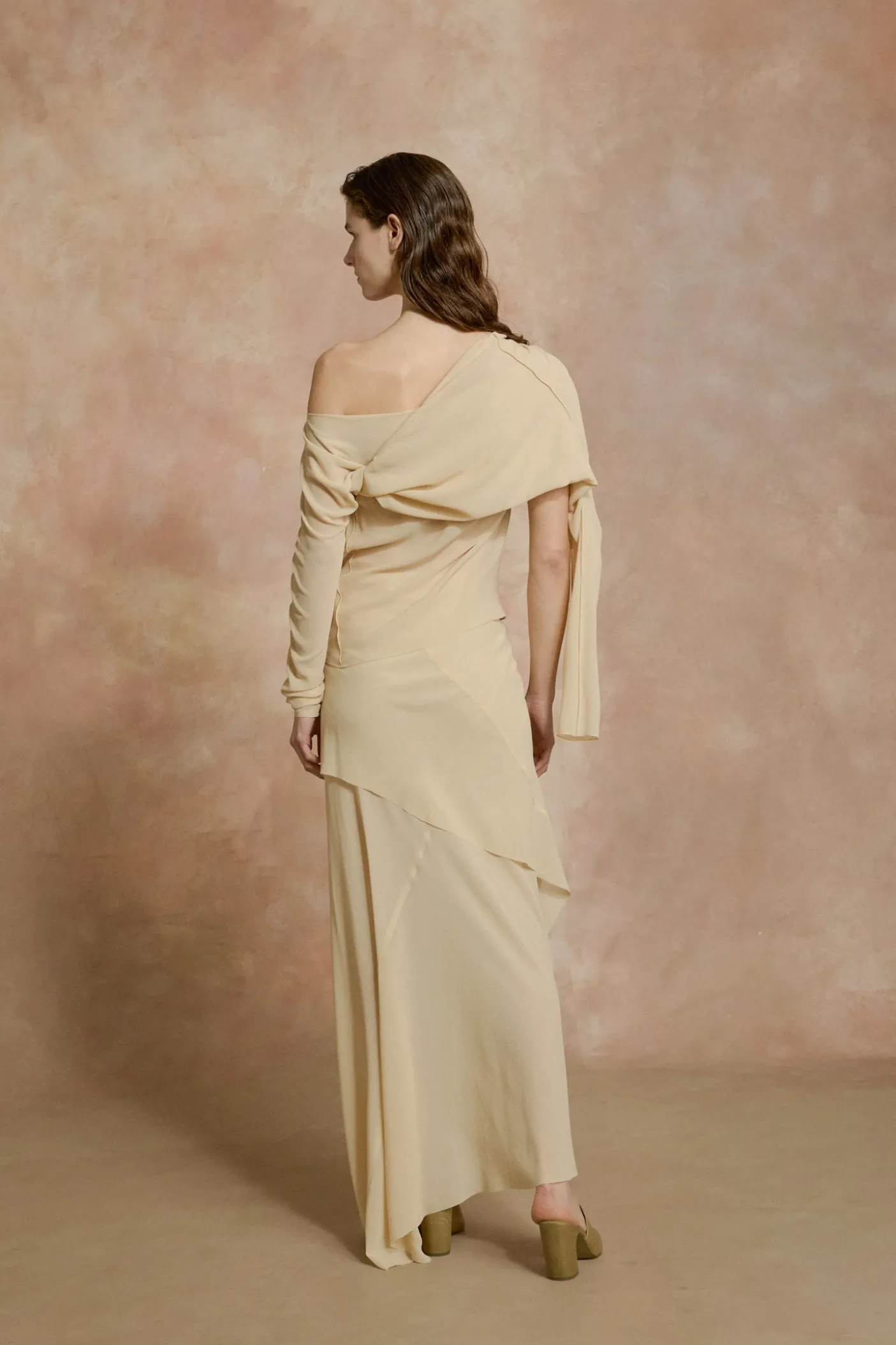 Dora, long skirt in beige silk georgette