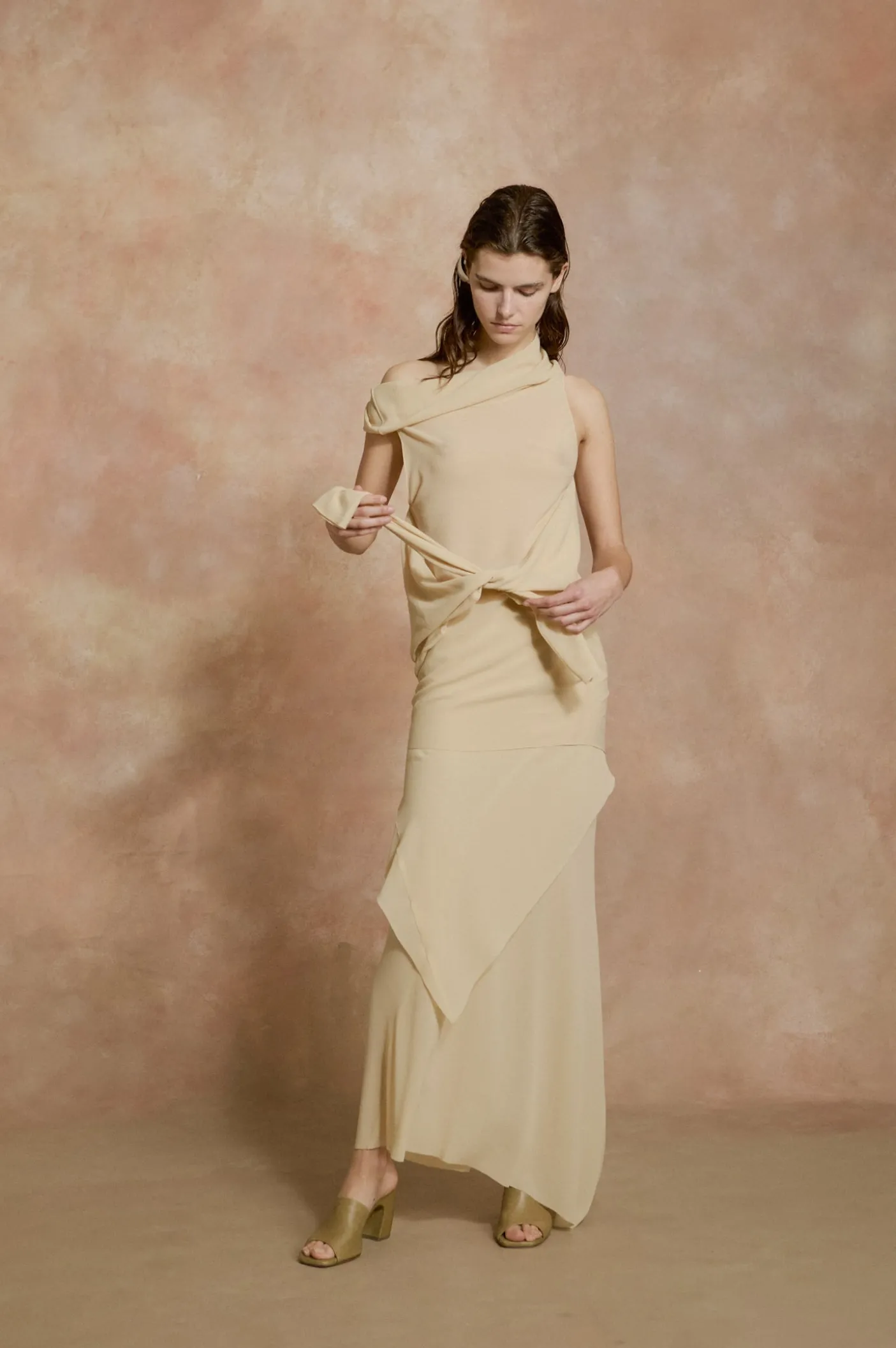 Dora, long skirt in beige silk georgette