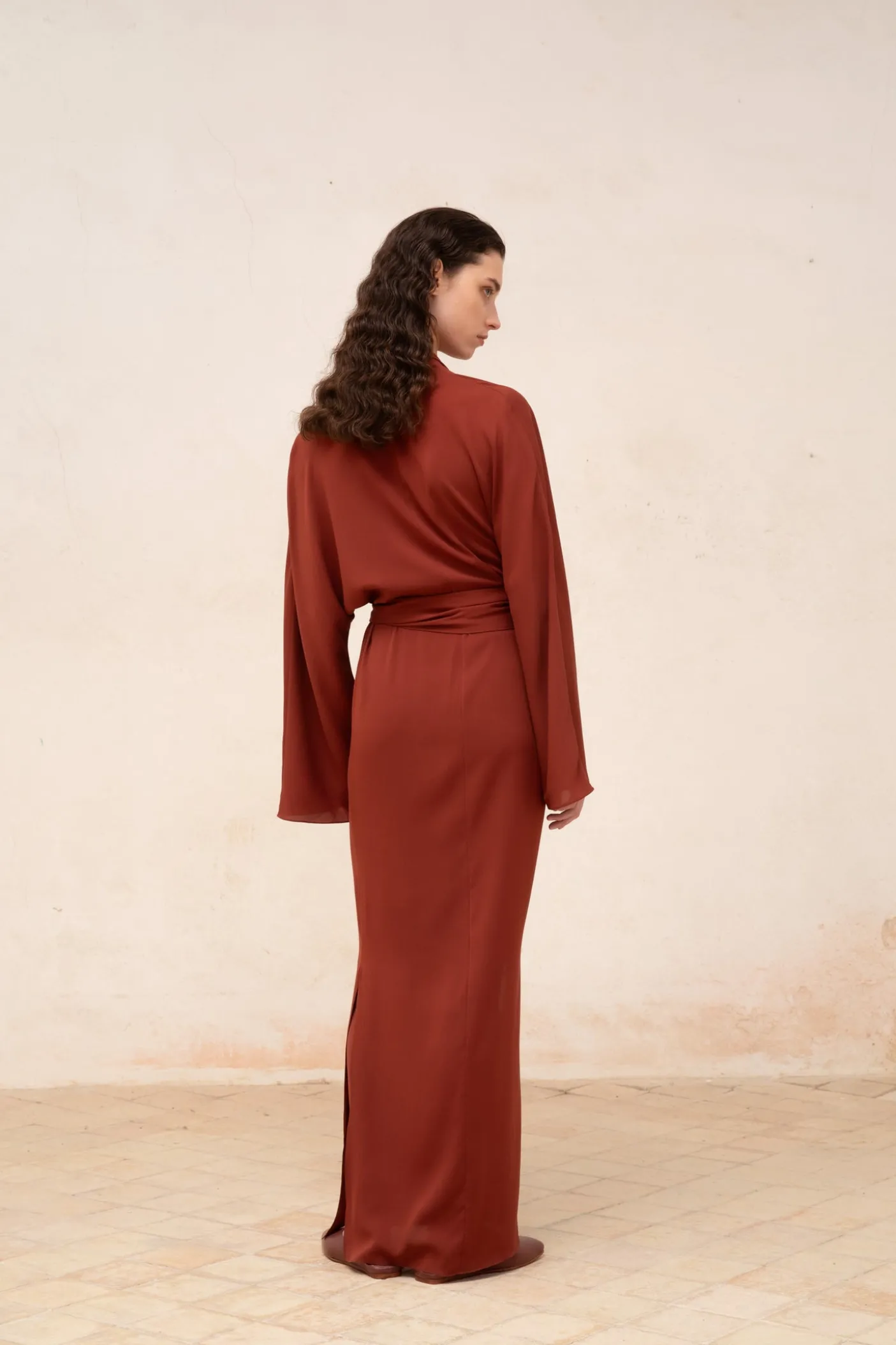 Edda, vestido largo en seda stretch grafito