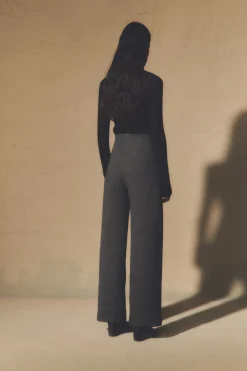 Jo, pantalón gris