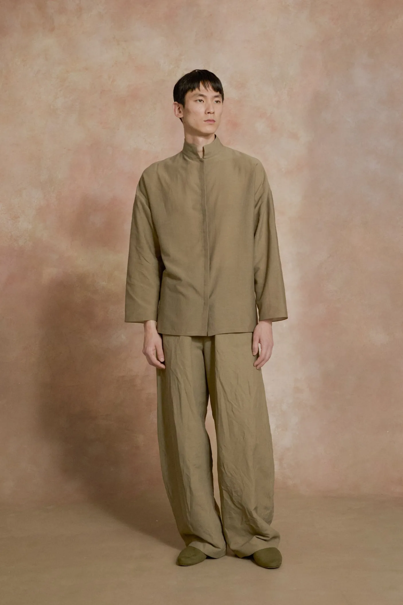 Kibal, babucha hombre de ante verde oscuro