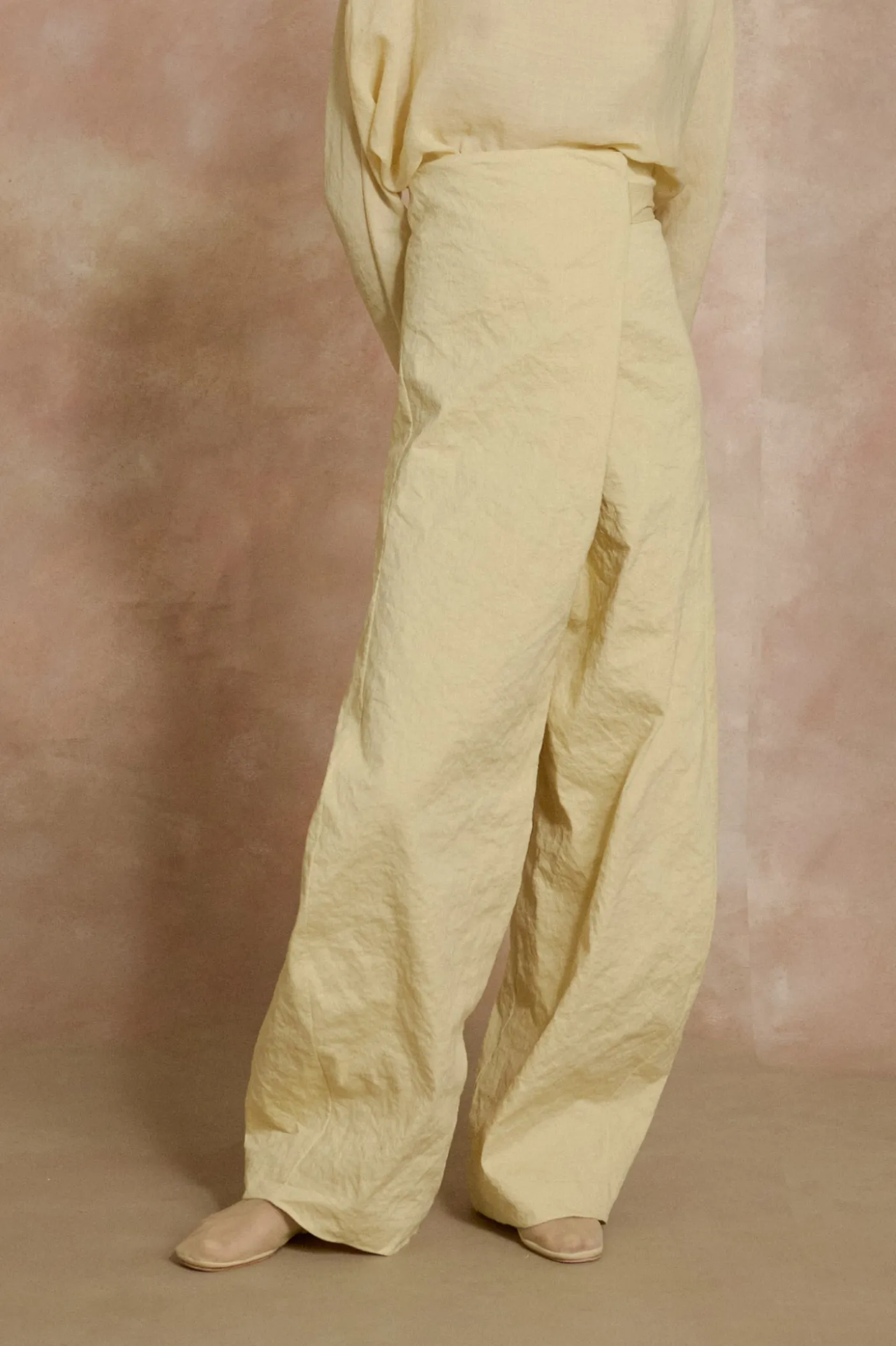 Limon, pale yellow high-waisted pants