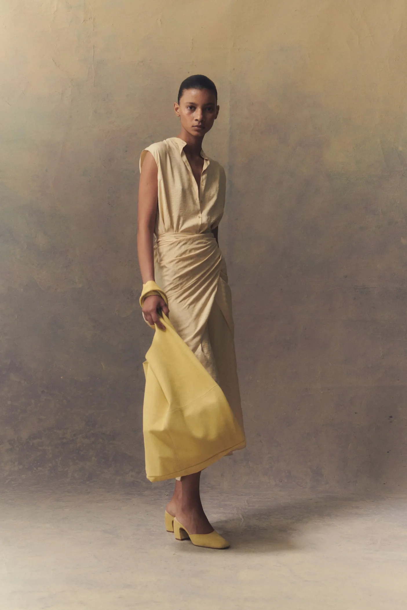 Luna, mule en ante amarillo claro