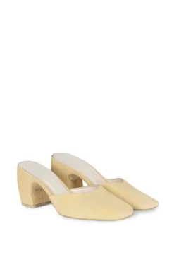 Luna, mule en ante amarillo claro