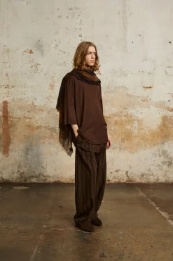 Marc, foulard a rayas marron y tabaco en cachemir y seda