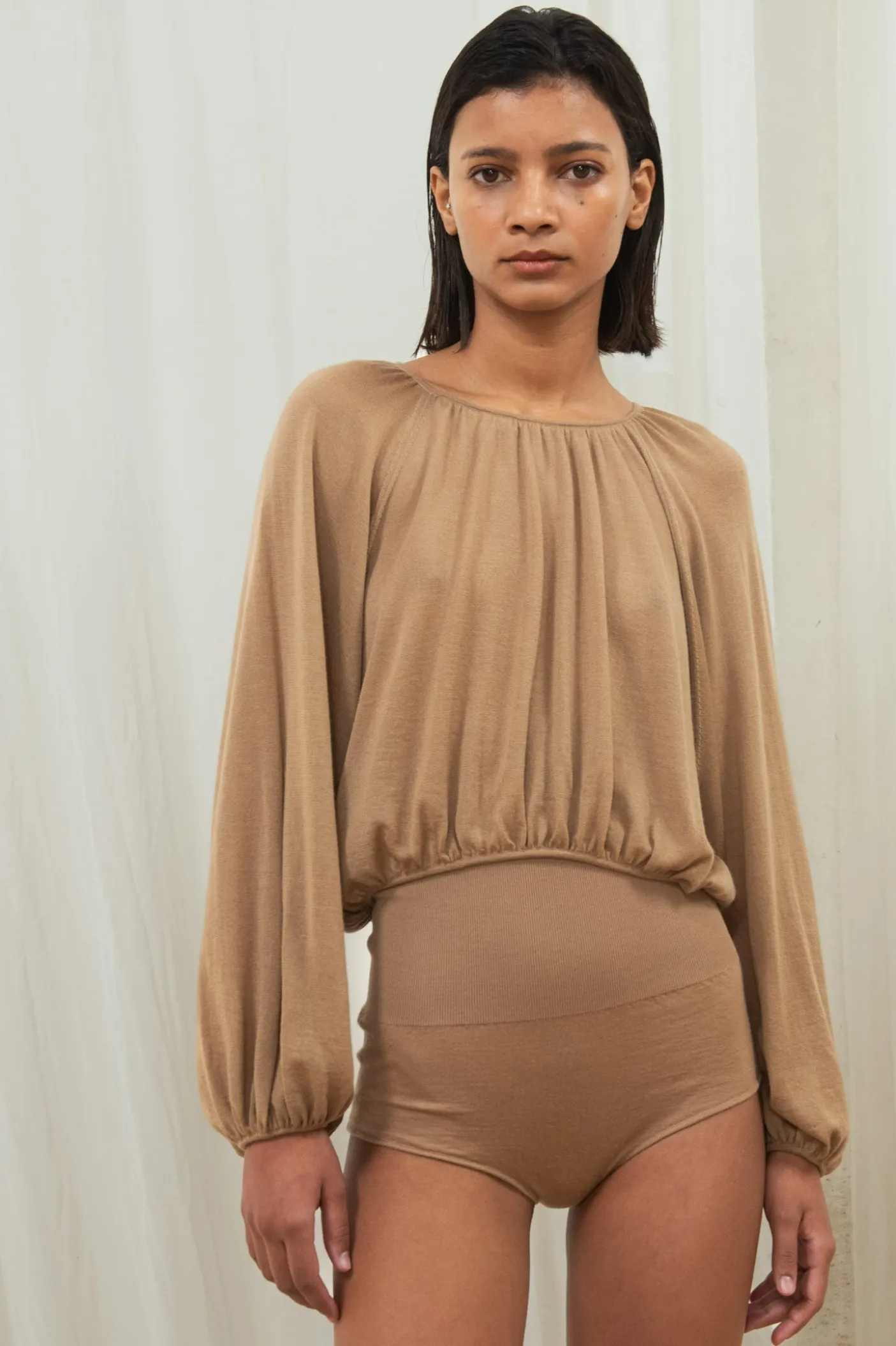 Maris, brief alto en cachemir cocoa