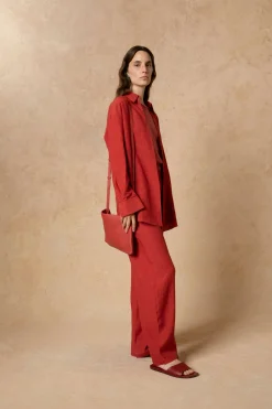 Marlo, camisa en lino rojo