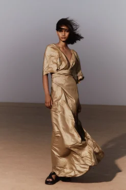 Martina, vestido en seda oro metalizado