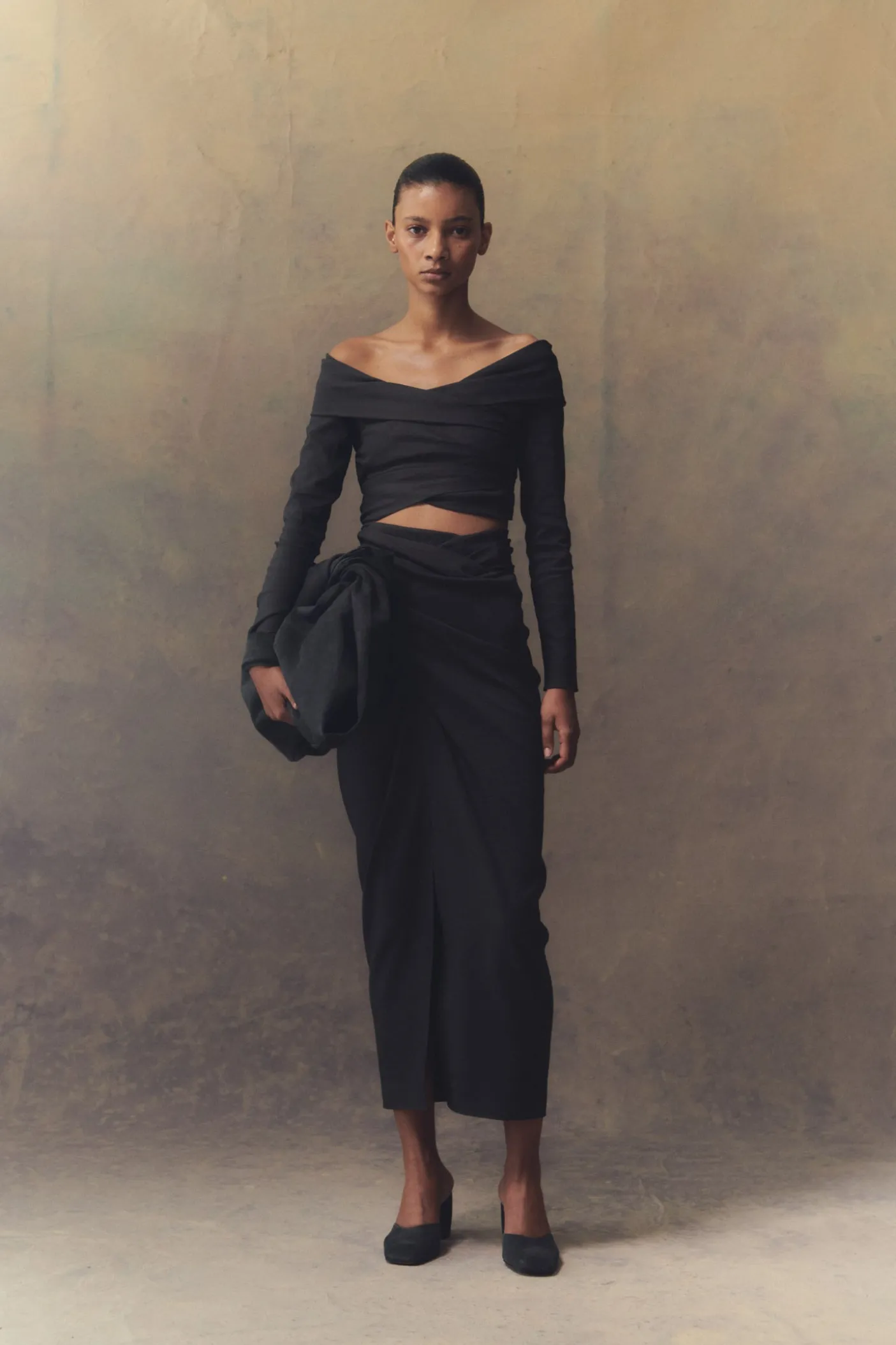 Mira, light peach crop top