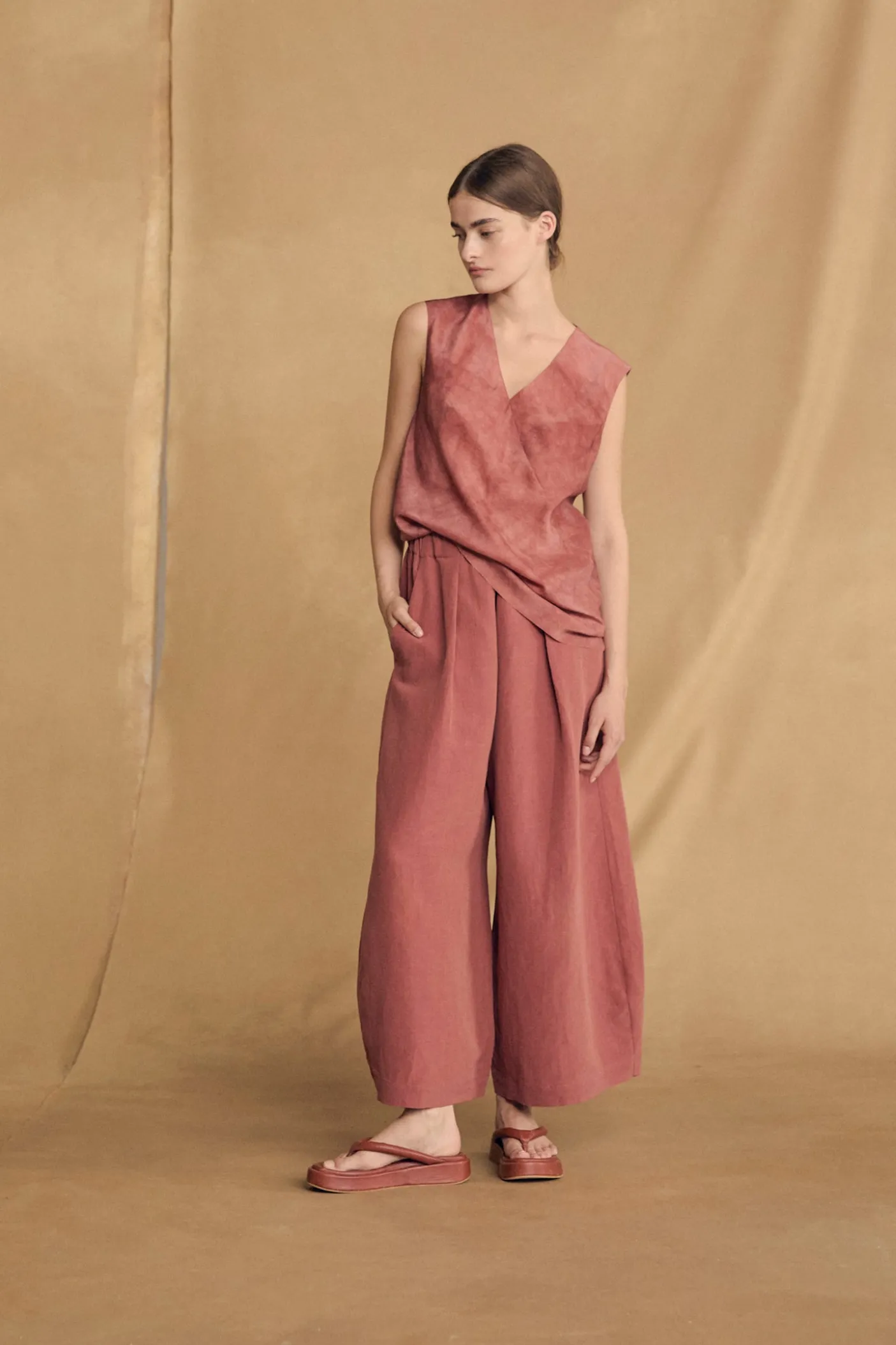 Mona, pantalon de lino y seda fresa