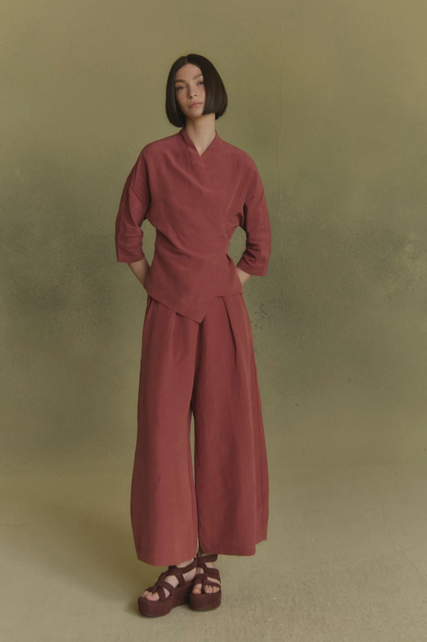 Mona, pantalon de lino y seda fresa