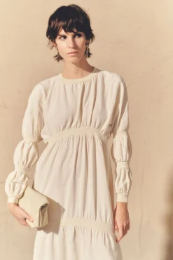 Morgan, vestido en lino y seda gris humo