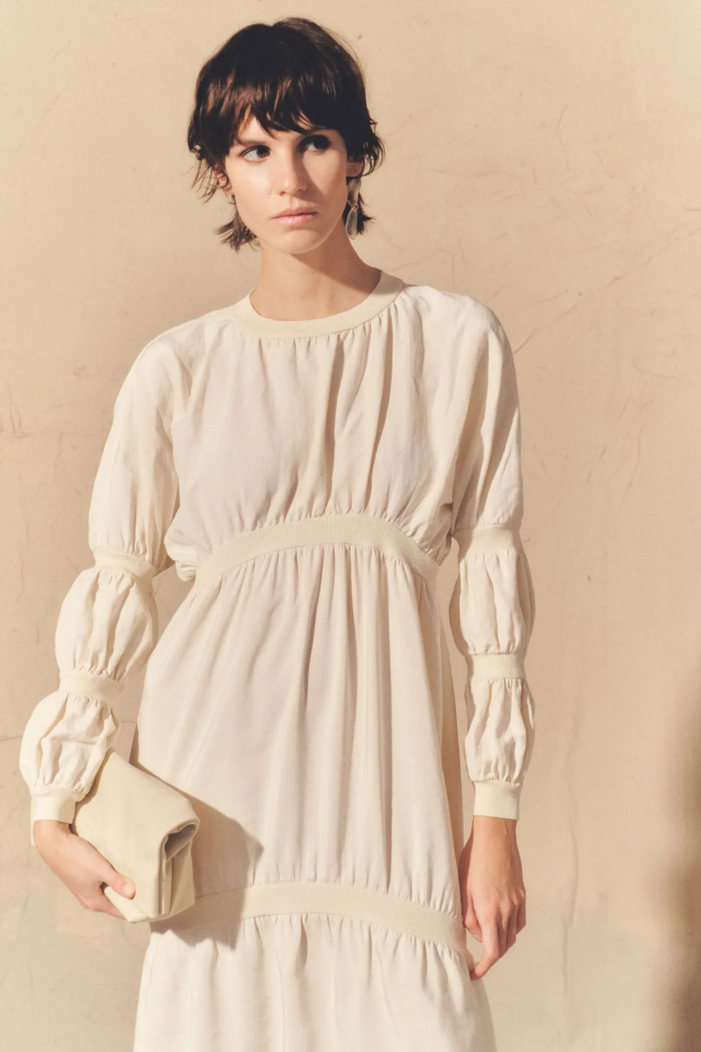Morgan, vestido en lino y seda gris humo