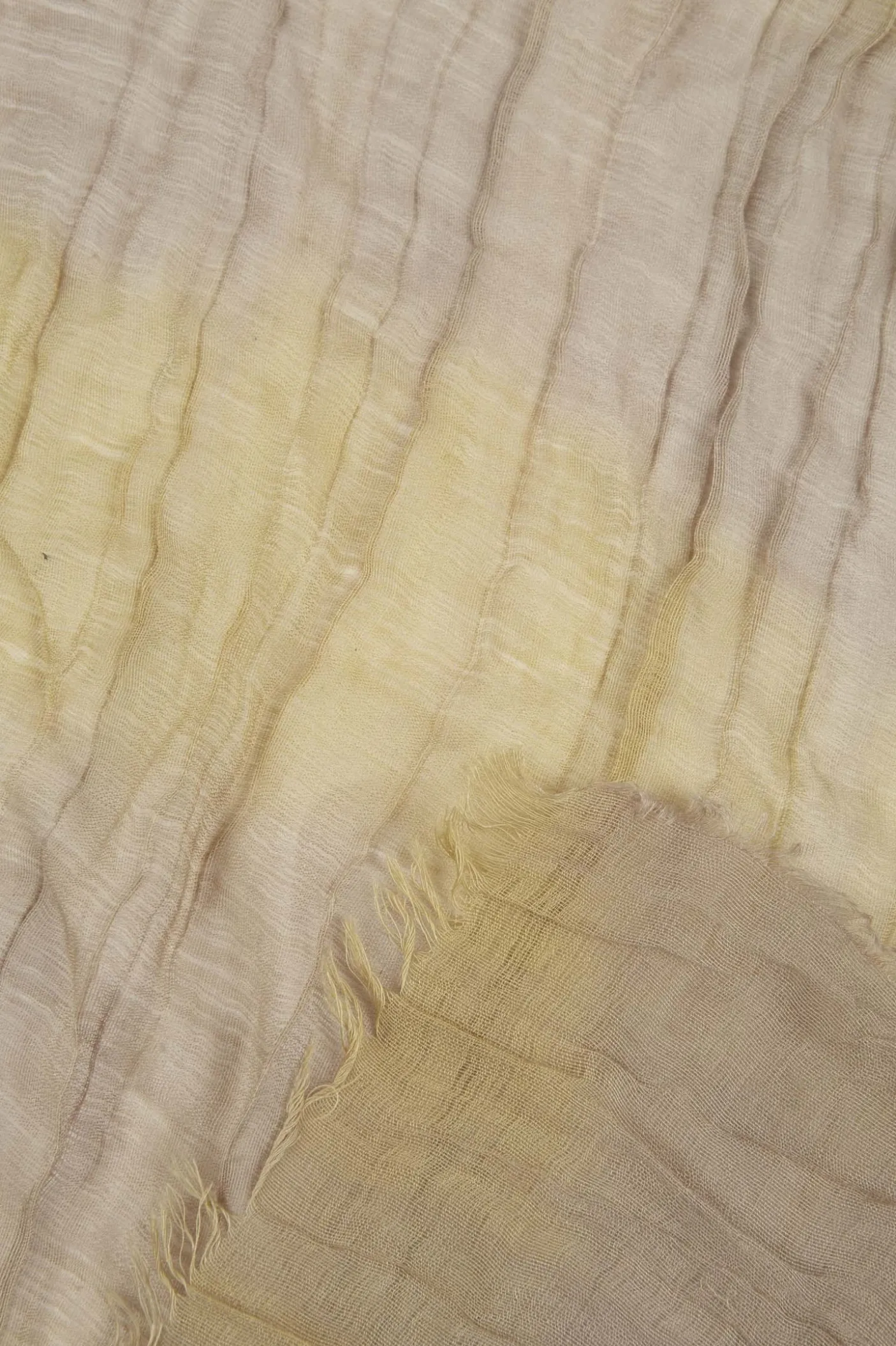 Postcal, light yellow striped scarf