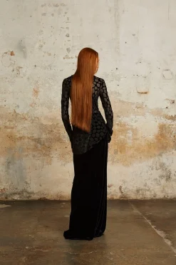 Roisin, long skirt in black velvet