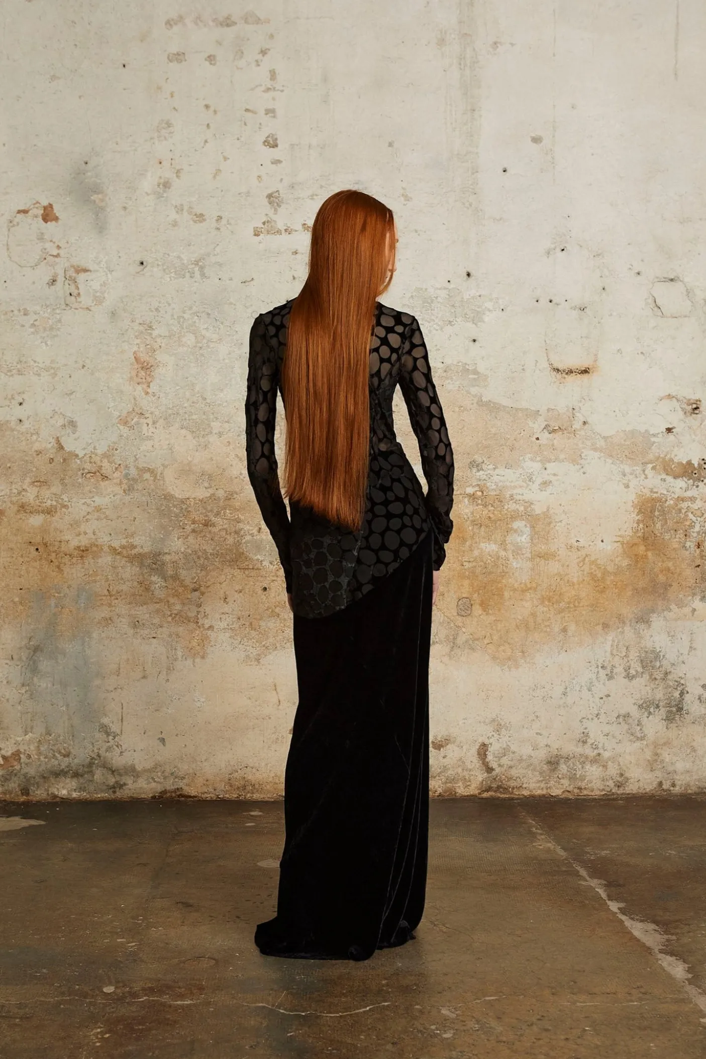Roisin, long skirt in black velvet