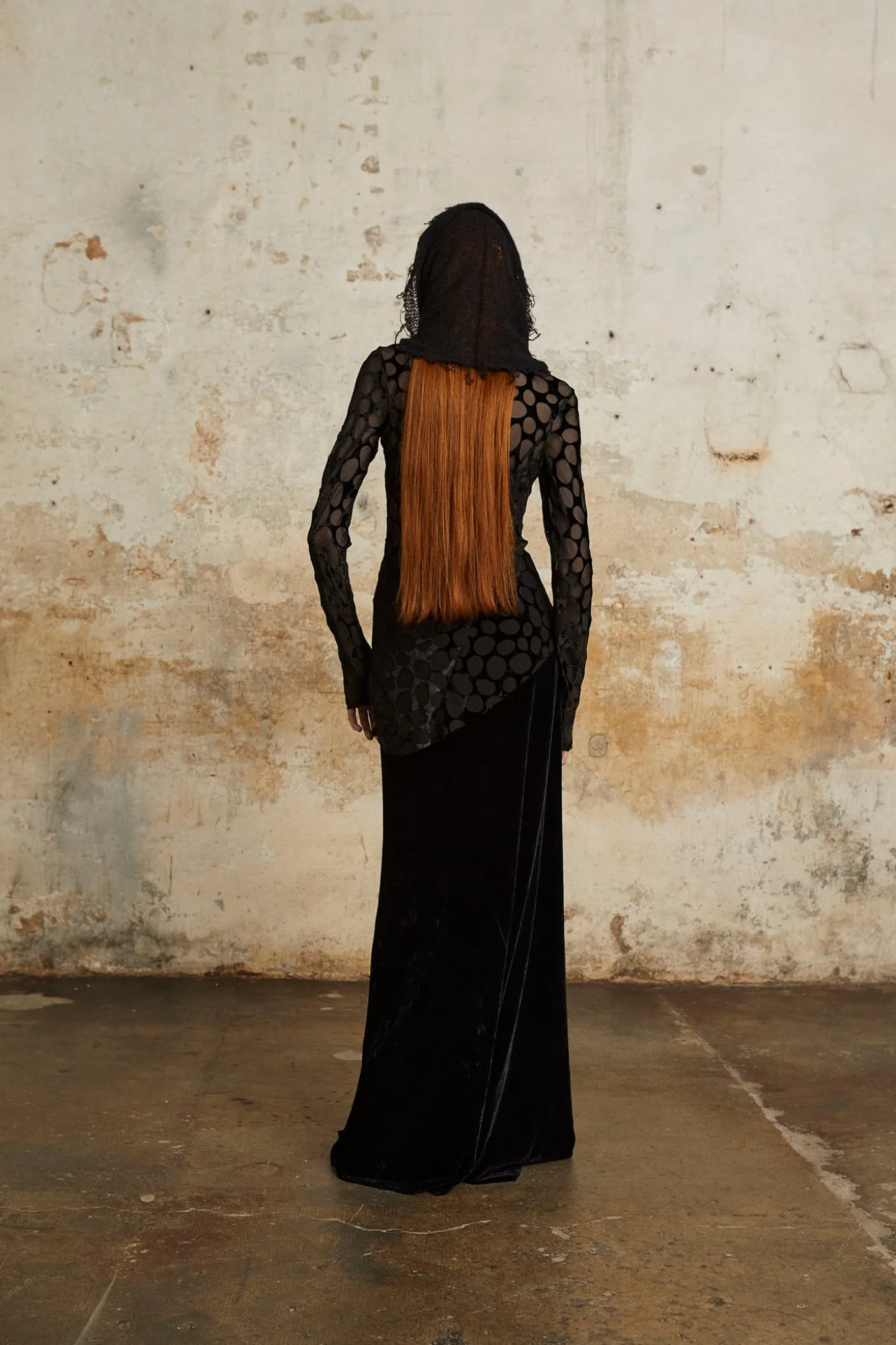Roisin, long skirt in black velvet