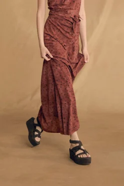 Ryo, sandalia de plataforma marron oscuro
