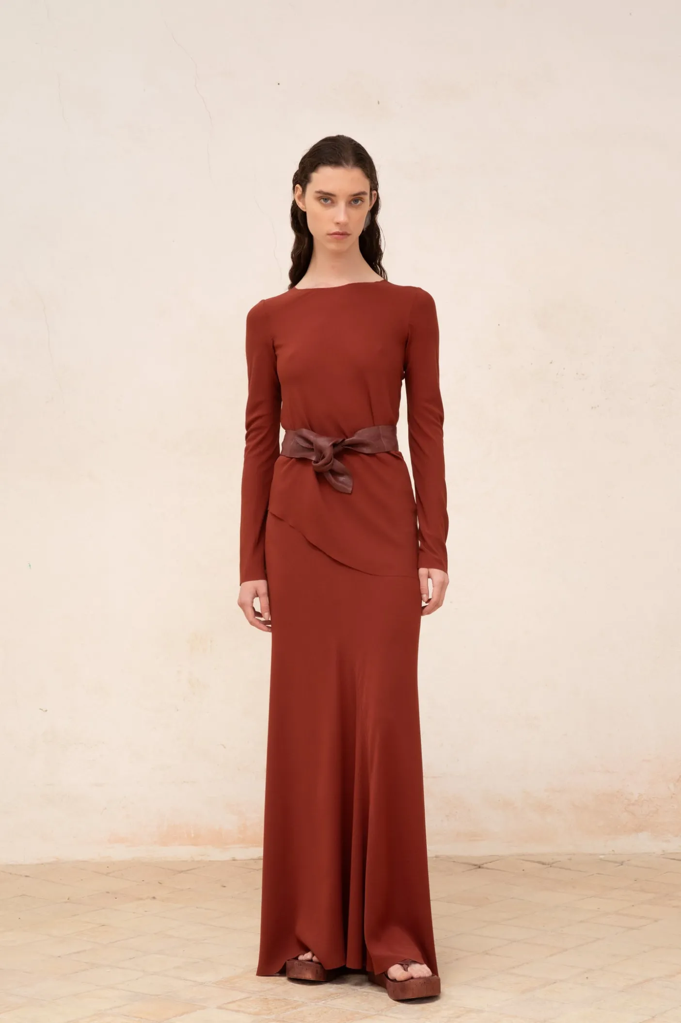 Sabrina, top en seda stretch granate