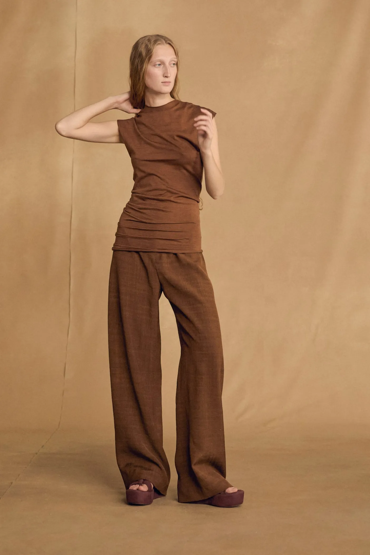Saga, cinnamon pants