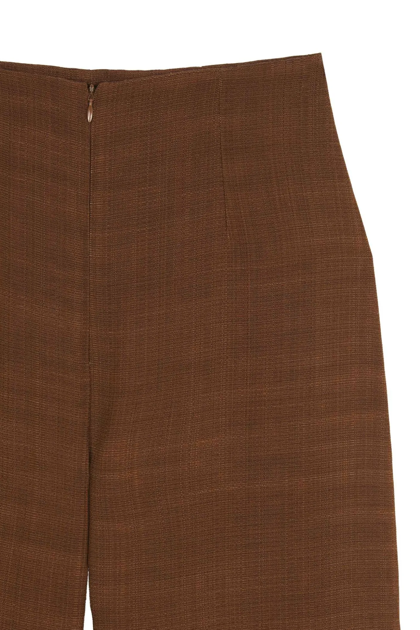 Saga, cinnamon pants