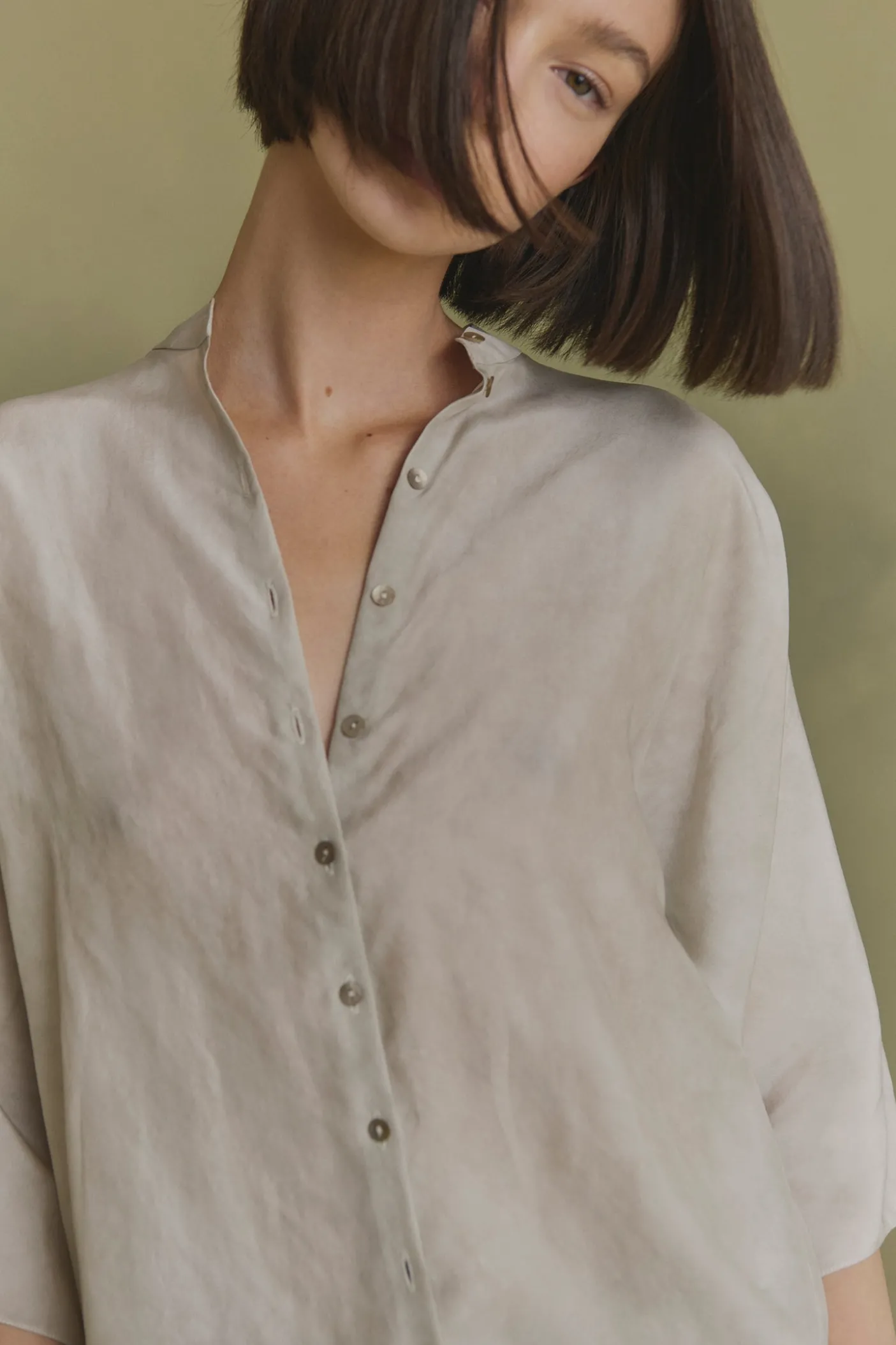 Salome, camisa de seda ceniza maltinto