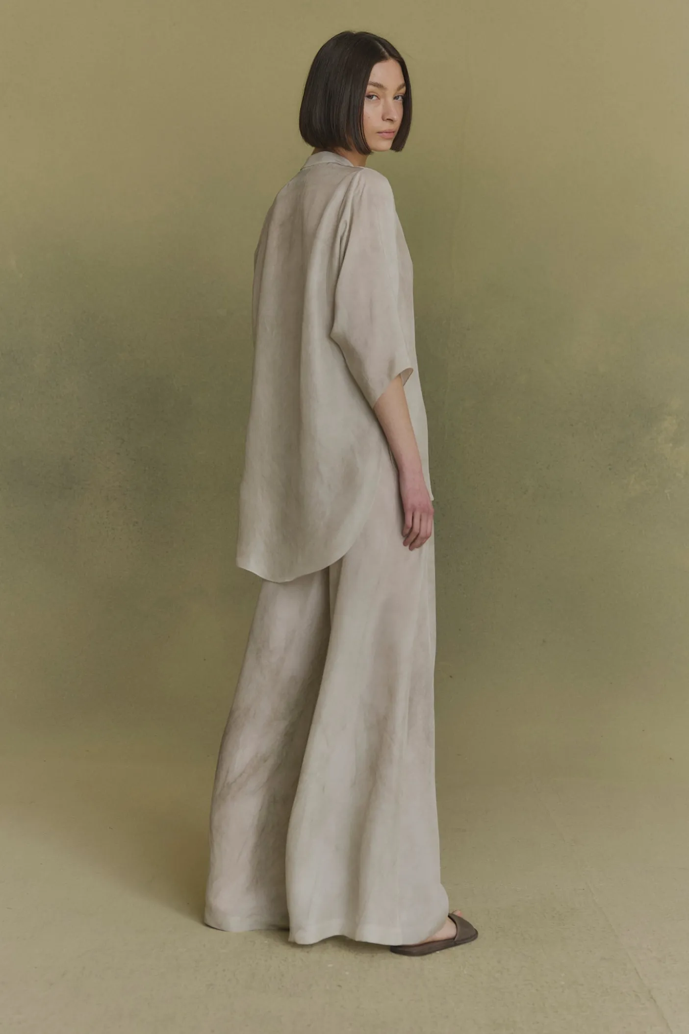 Salome, camisa de seda ceniza maltinto