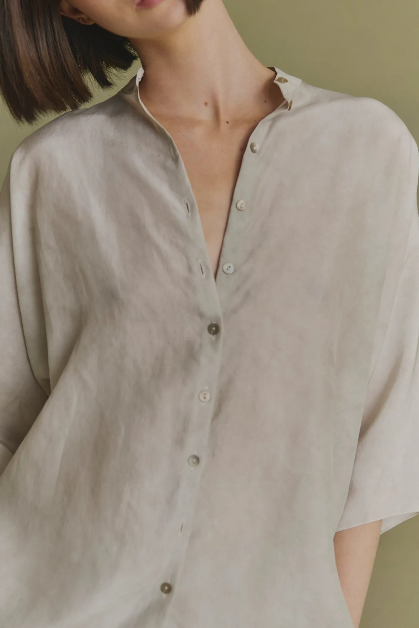 Salome, camisa de seda ceniza maltinto