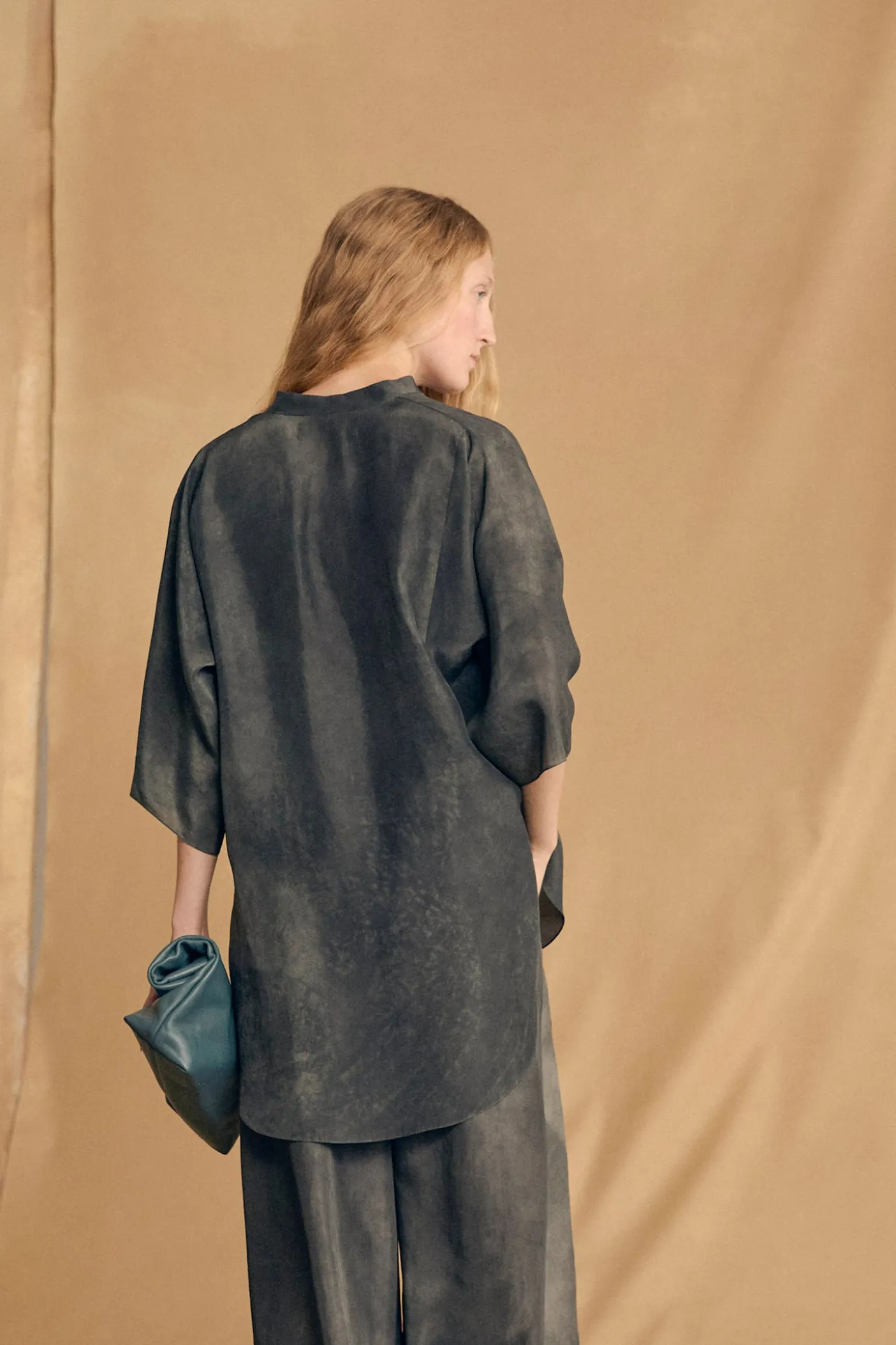 Salome, camisa de seda petroleo maltinto