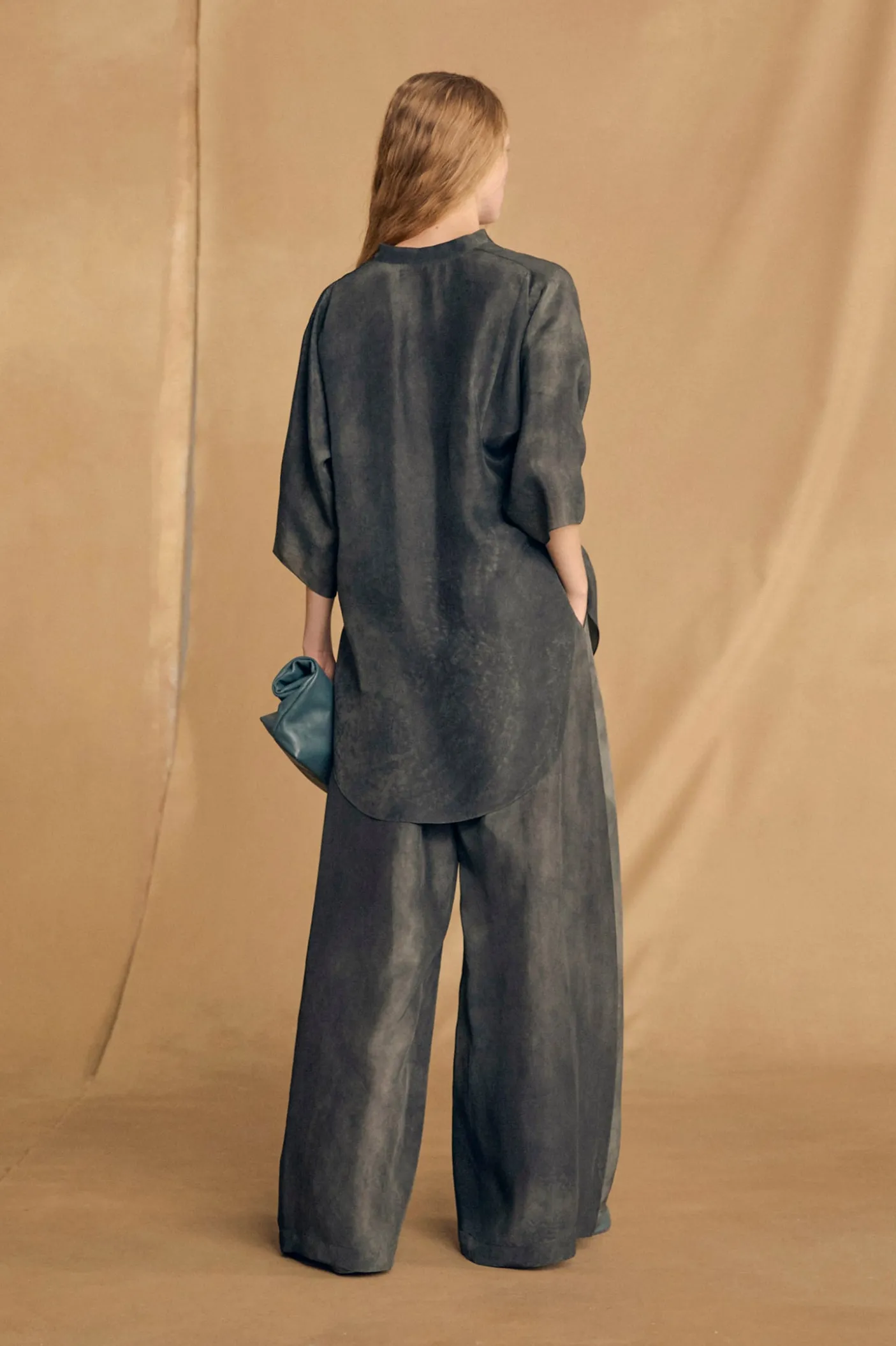 Salome, camisa de seda petroleo maltinto