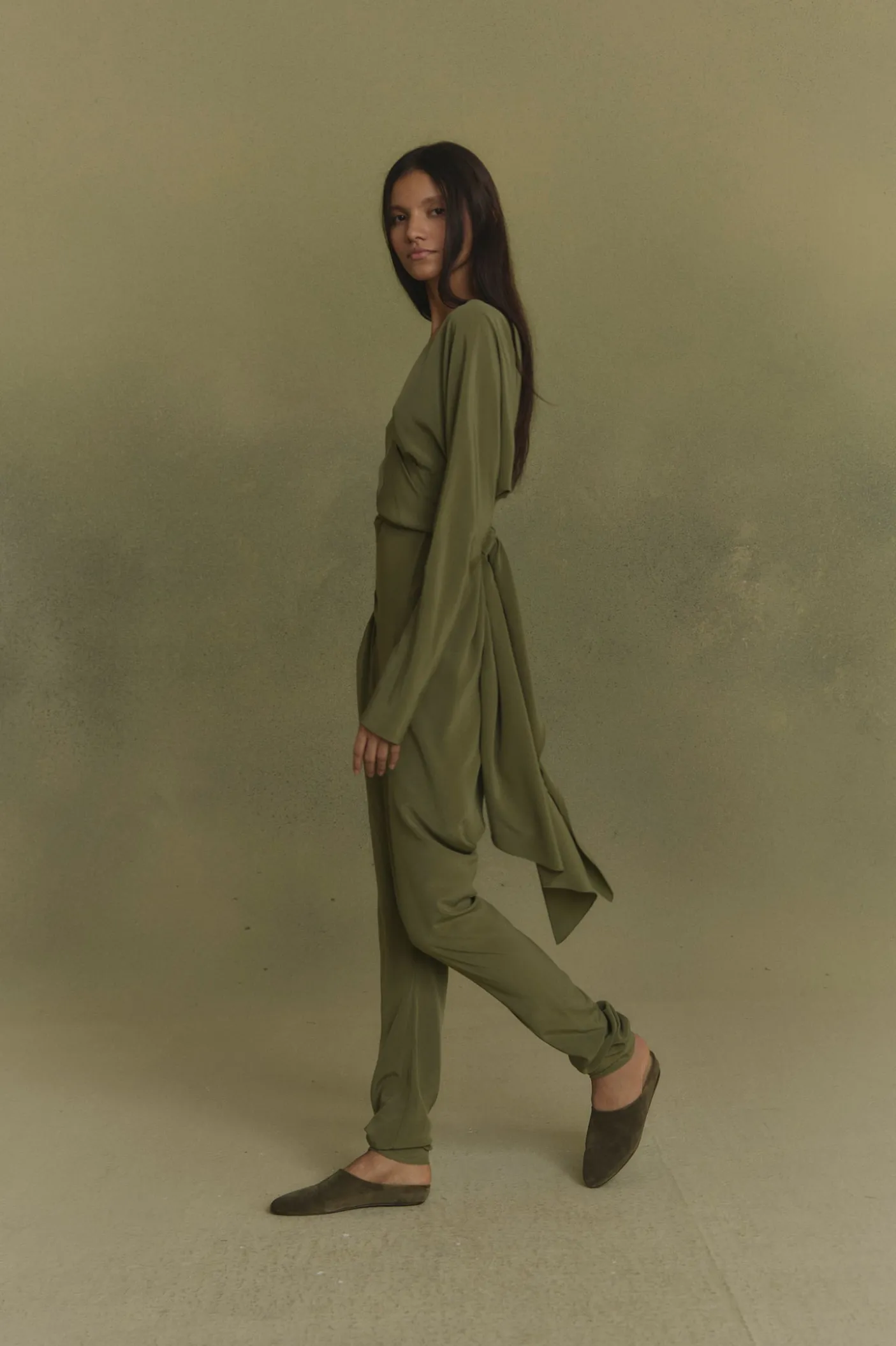 Serp, mono de seda stretch verde oliva
