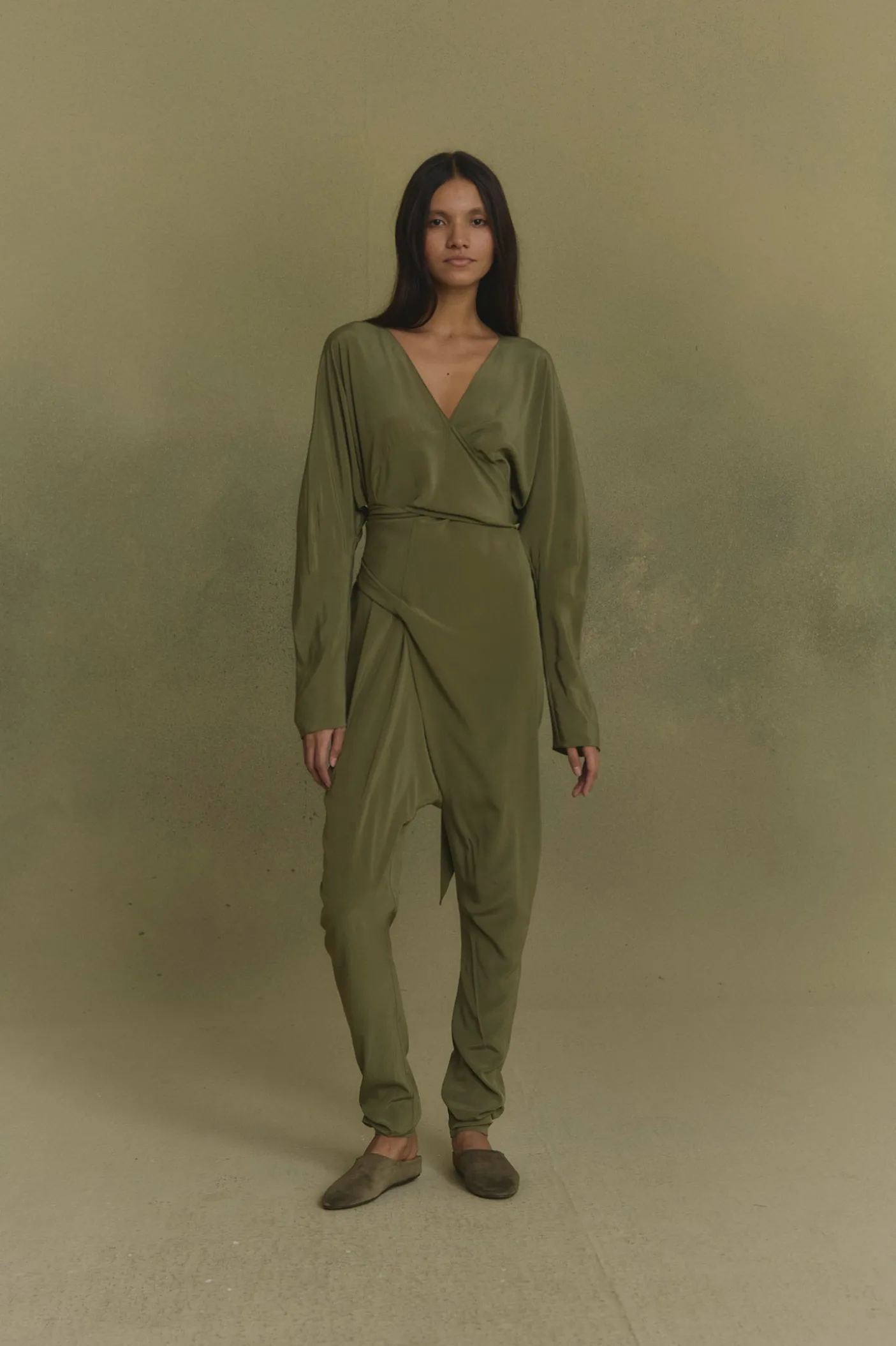 Serp, mono de seda stretch verde oliva