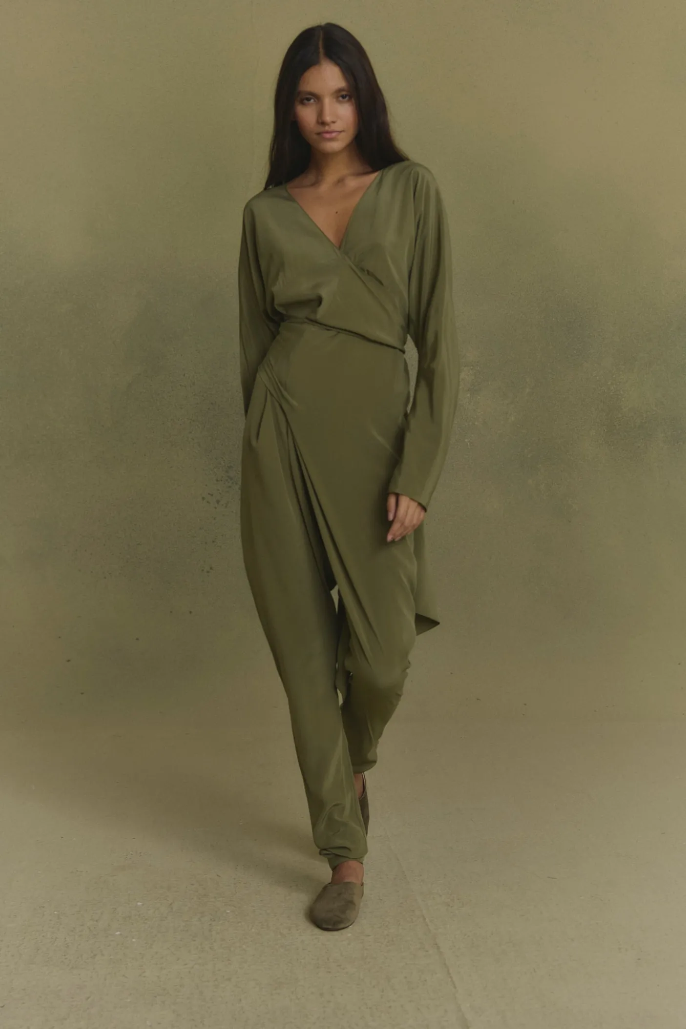 Serp, mono de seda stretch verde oliva