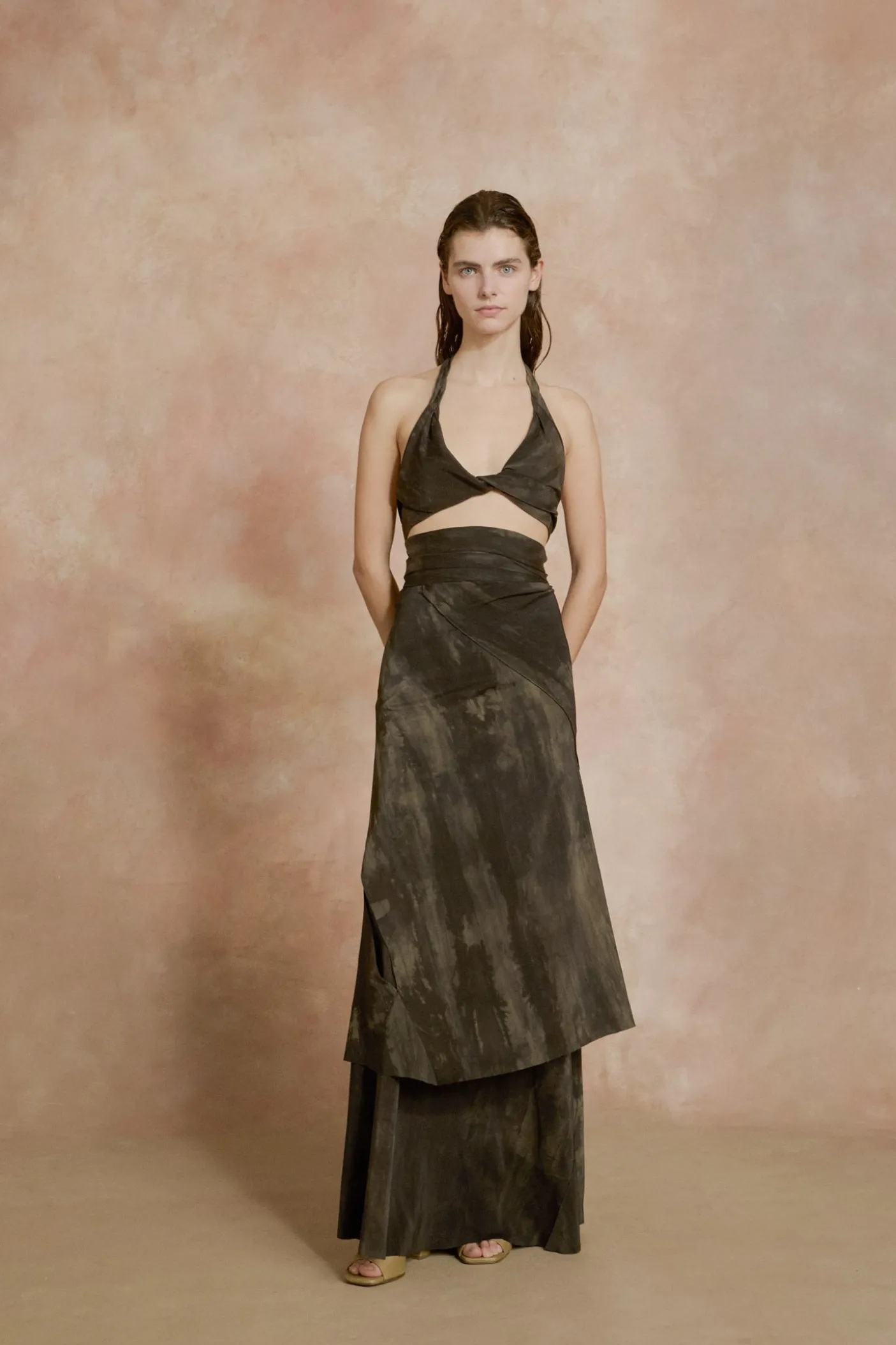 Tie, fade black and green stretch silk top