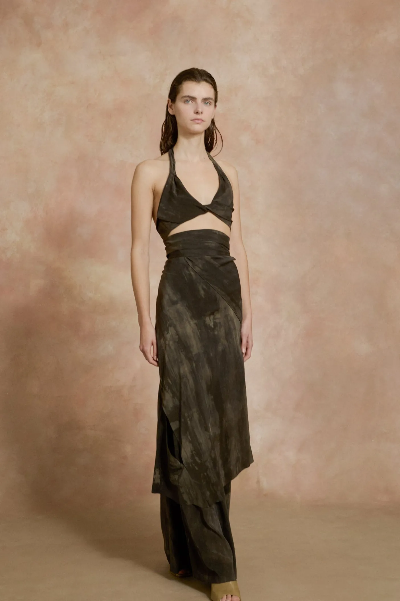 Tie, fade black and green stretch silk top
