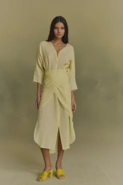Tramonto, vestido midi de ramio amarillo claro