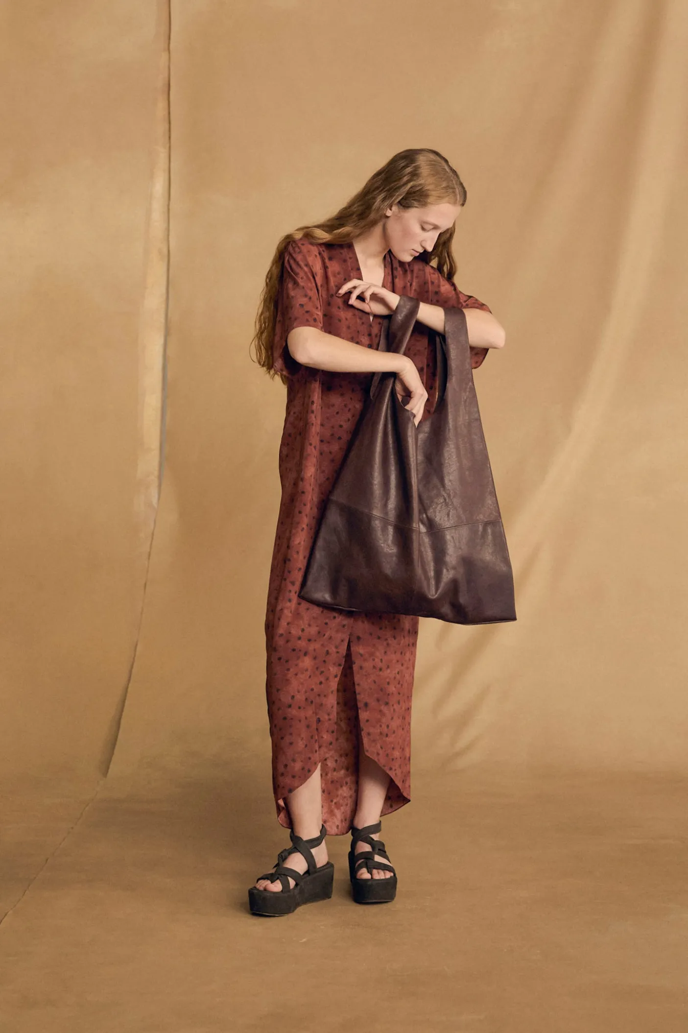 U XL, bolso de cuero granate oscuro